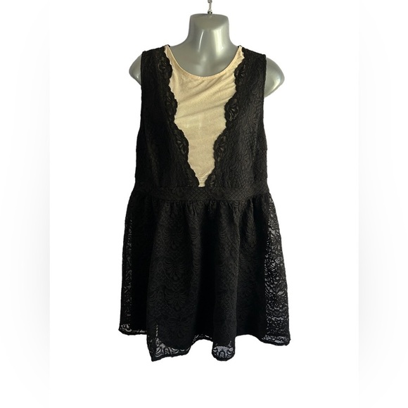 Forever 21+ Black Crochet Lace-Up Dress • Size: 0X • Used - Picture 3 of 6